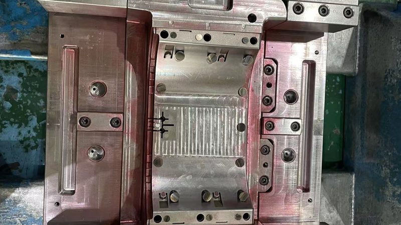 大型汽车拉伸模具：揭秘其关键工艺与选型要点