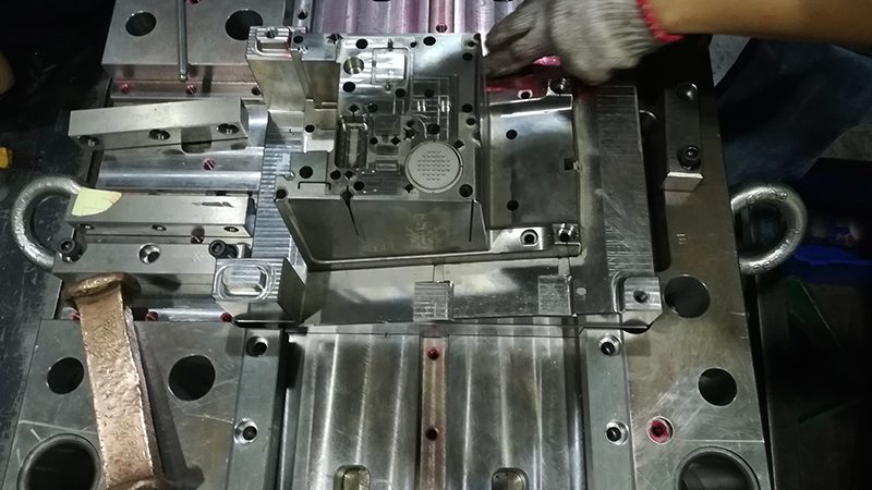模具顶针安装：确保精度与效率的关键步骤**